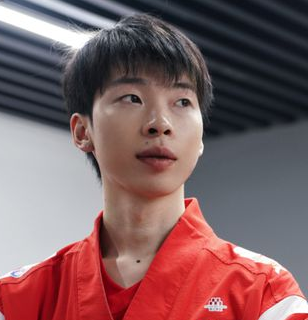 WE不敌LGD后，官博炸了！粉丝怒斥：换中单！