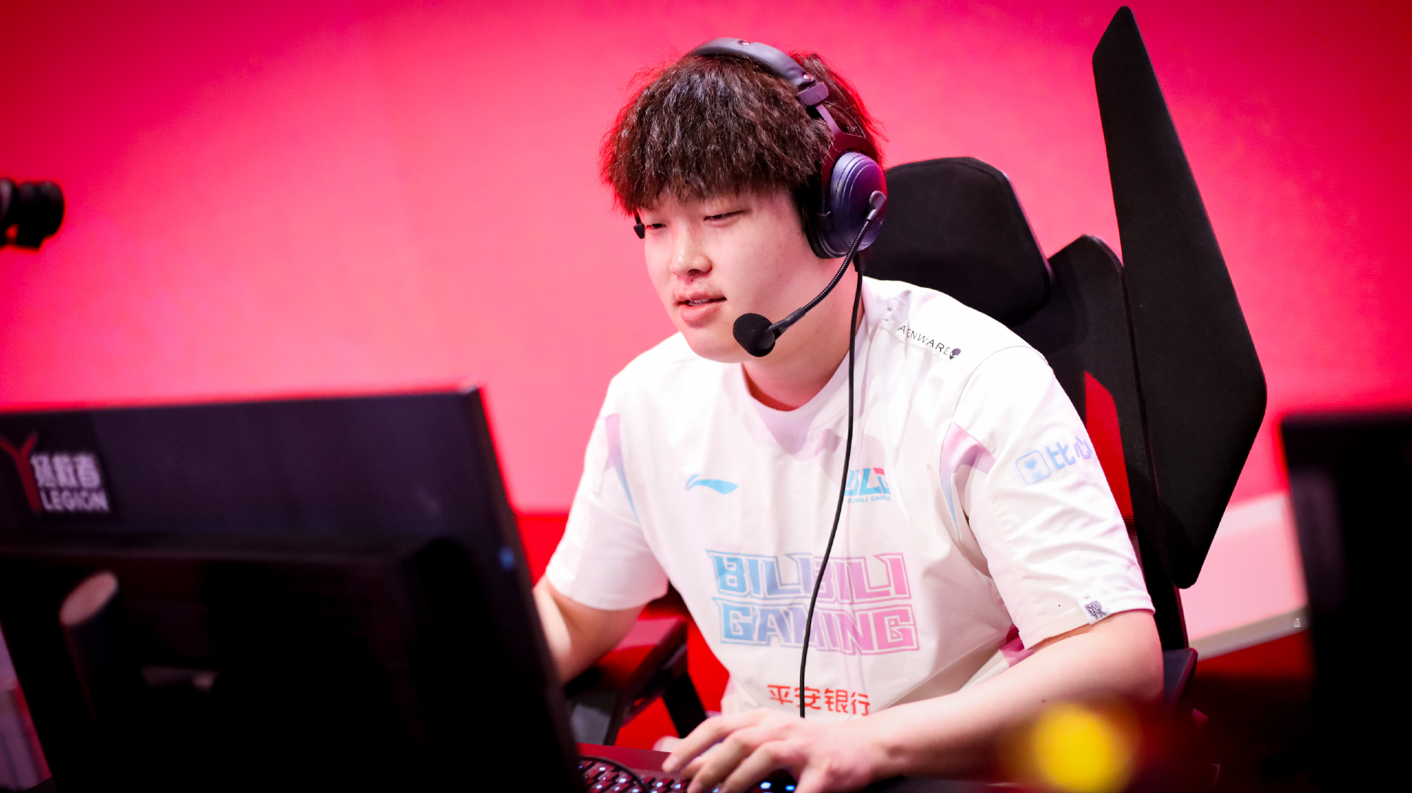 2-0战胜LNG拿到7胜Bin贾克斯武神附体团战豪取三杀，BLG