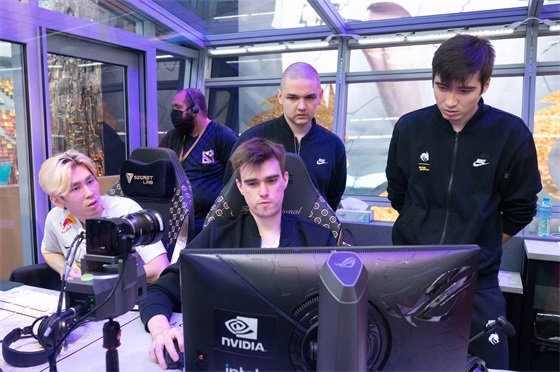 TI10败者组决赛：Spirit总能带给人惊喜，让一追二干翻Secret杀入总决赛