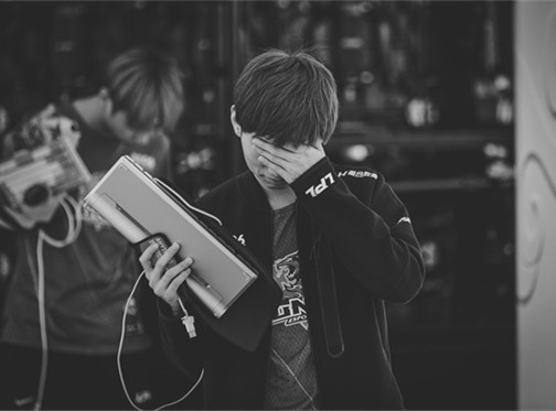 S11小组赛D组出线战综述：LNG遭MAD双杀饮恨出局