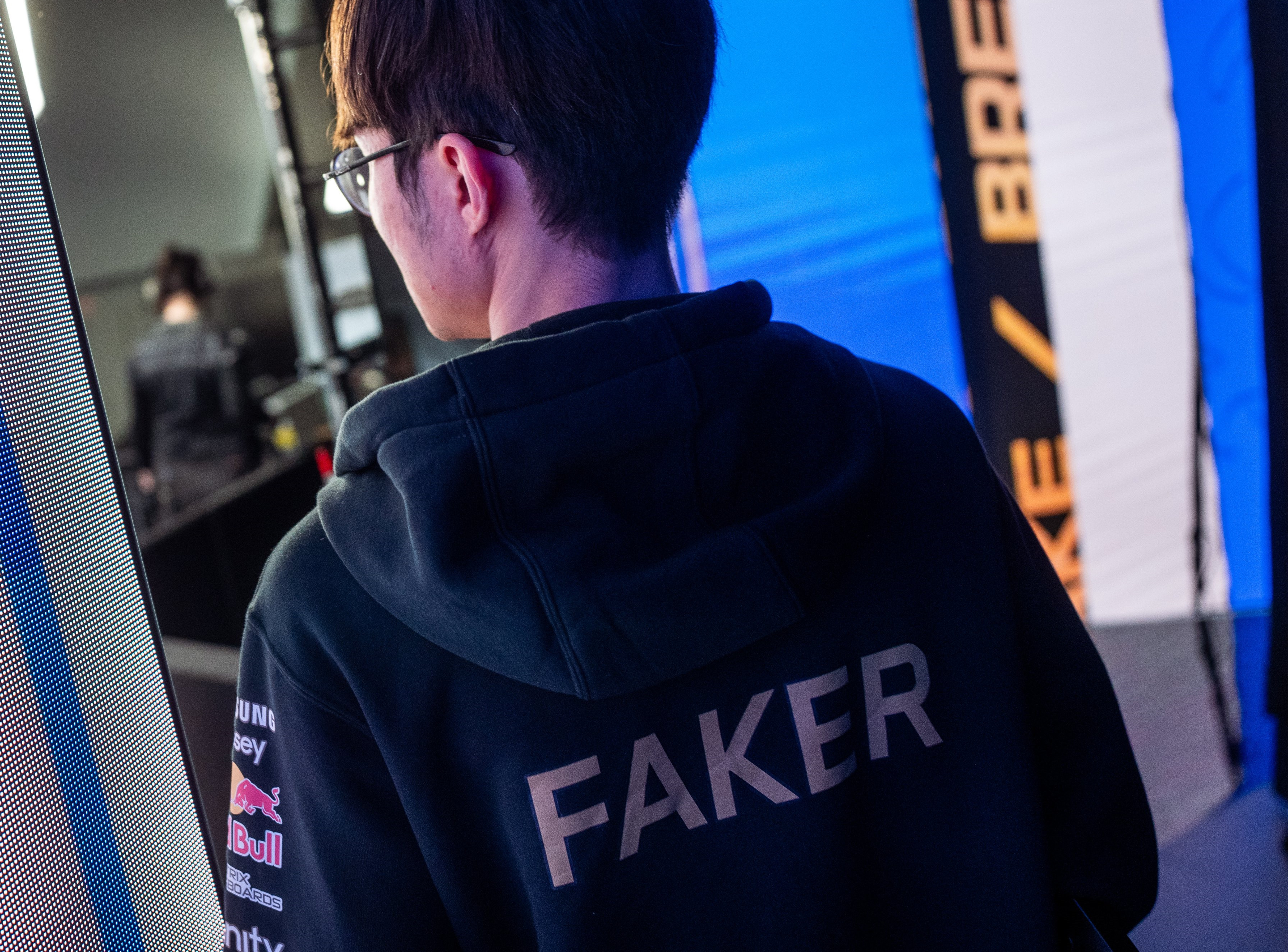 S11八强赛T1对战HLE前瞻：孤木难支Chovy迎战Faker