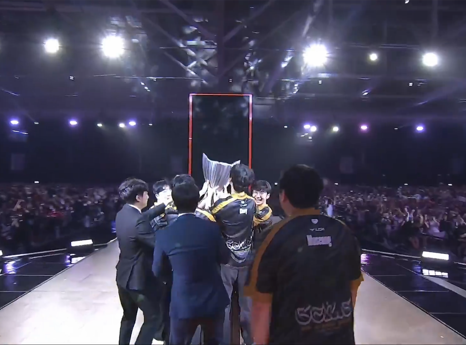 3-0横扫T1解锁联赛三连冠霸业Delight洛黄色闪光无畏开团，GEN