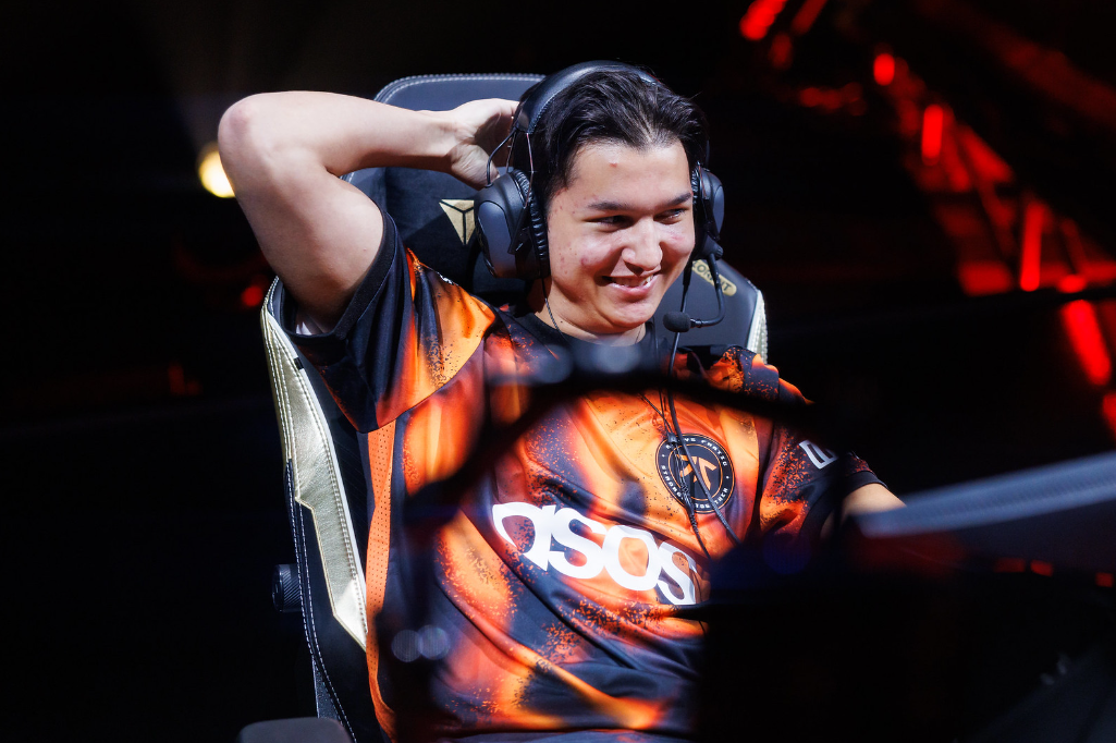 Leo斯凯回防四杀，FNC2-1淘汰DRX晋级四强