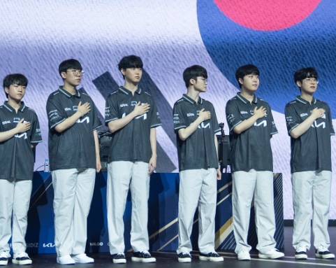 韩国代表队两战全胜晋级八强，将在27日对阵沙特阿拉伯代表队