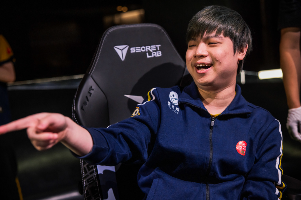 2比0击败DFMShiauC机器人精准飞爪钩崩DFM，CFO