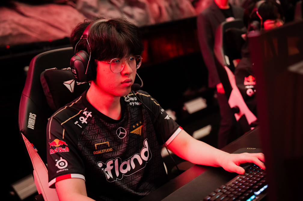 T1勇夺S13全球总决赛冠军，上路Zeus拿下总决赛FMVP