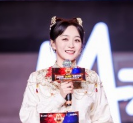 这位电竞少女有点眼熟，怎么是她？！