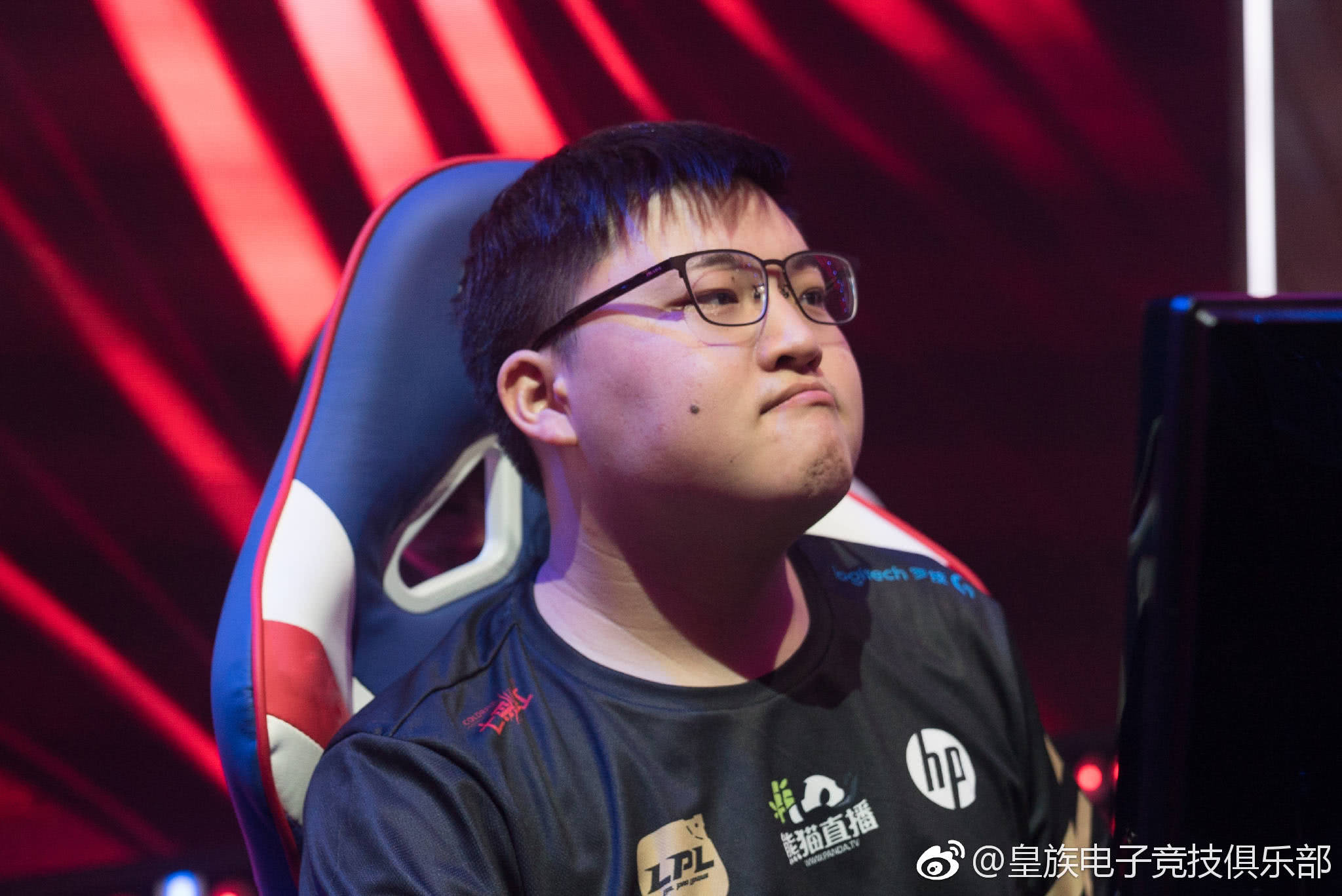 电竞选手重返课堂，和平精英这波玩明白了