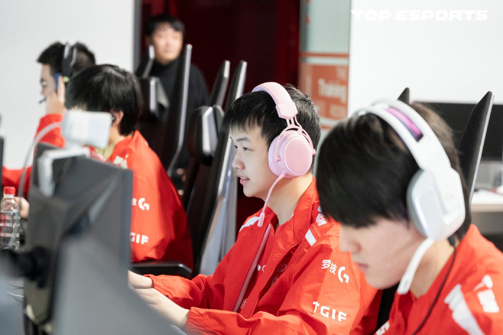 小奶油阿卡丽隼舞华丽三杀，TES击败WE豪取三连胜晋级八强