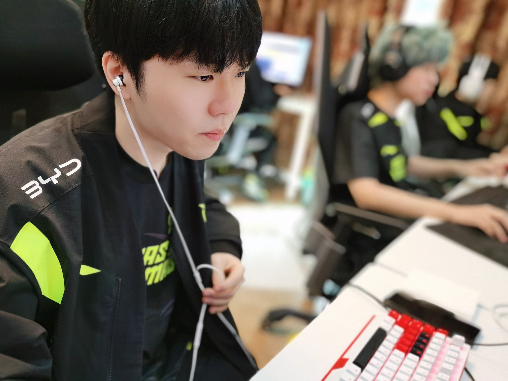 三战全胜，NIP击败TT成功晋级德杯八强