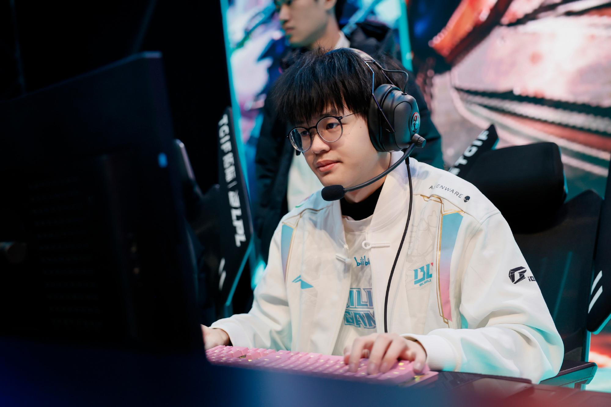 2-1击败TES拿下新赛季开门红蓝色方必胜！BLG