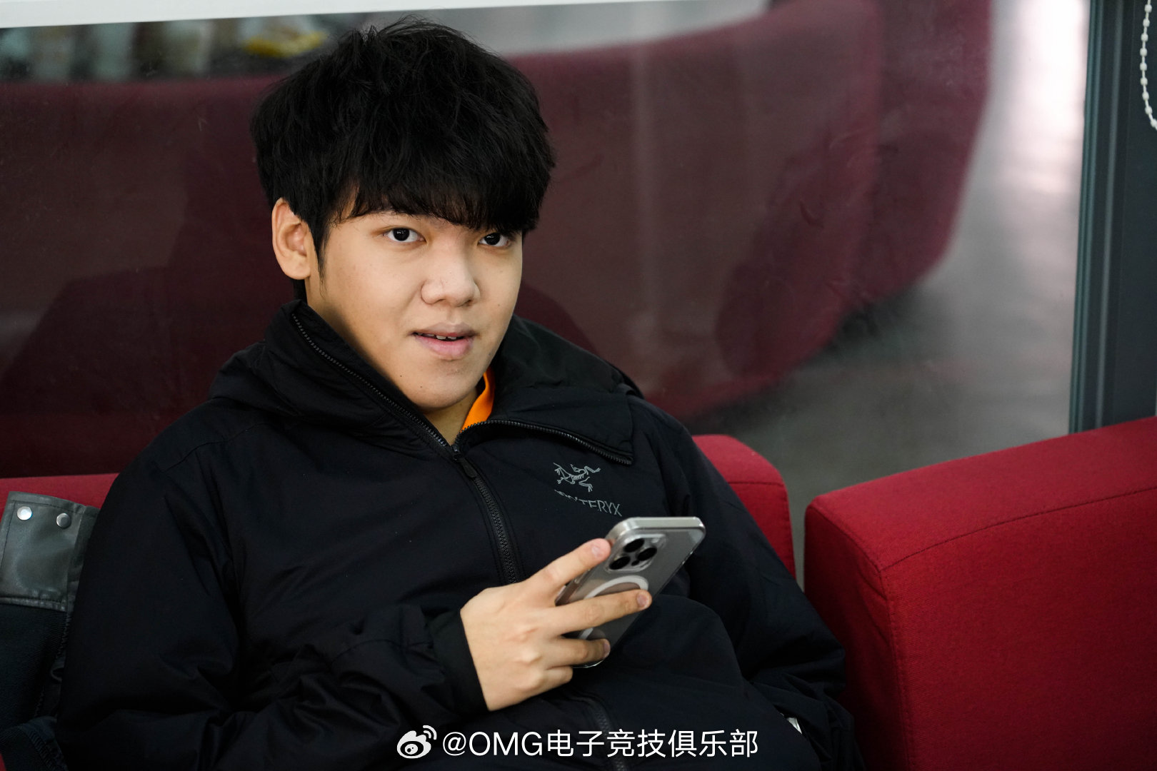 Angel乐芙兰移形换影斩获三杀，OMG客场2-0击败WE