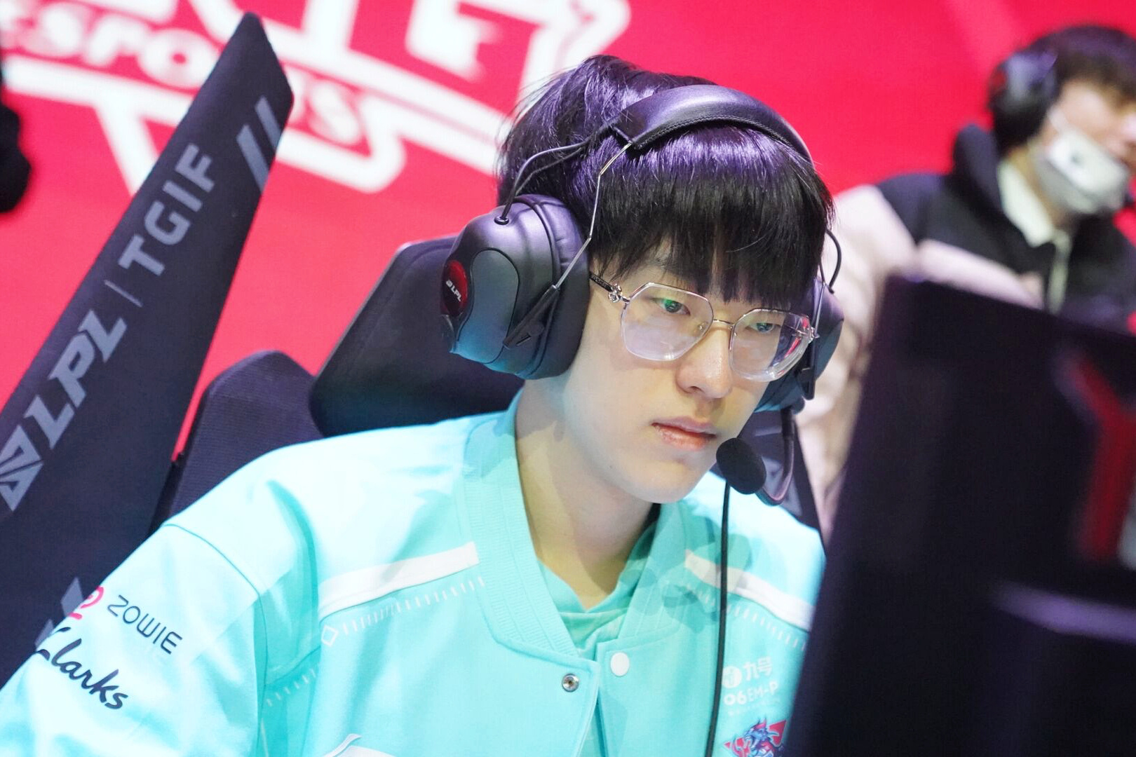 Scout飞机英勇冲锋斩获三杀，LNG2-0击败OMG拿下首胜