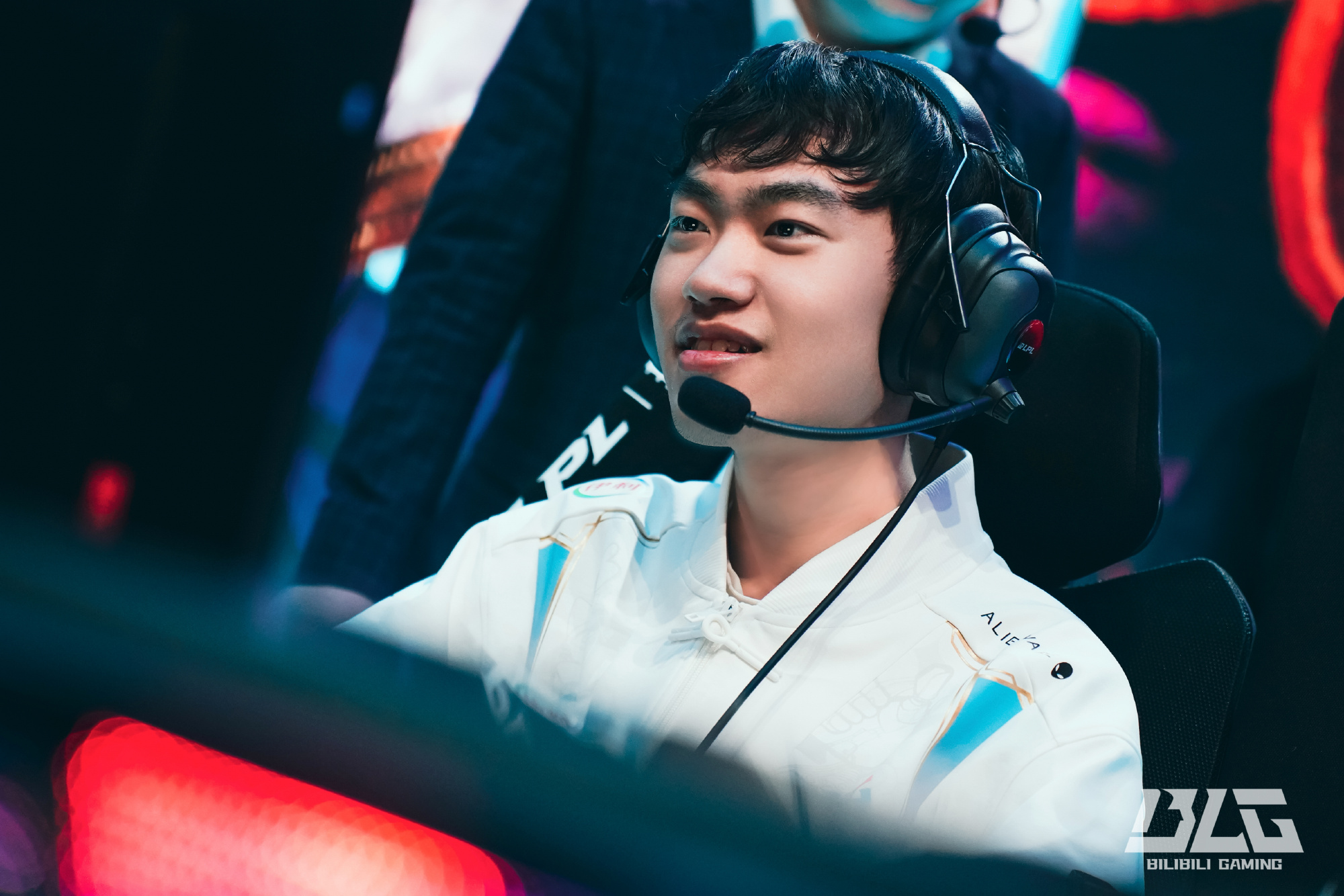 knight辛德拉弱者退散团战怒推三人，BLG状态火热2-0击败AL