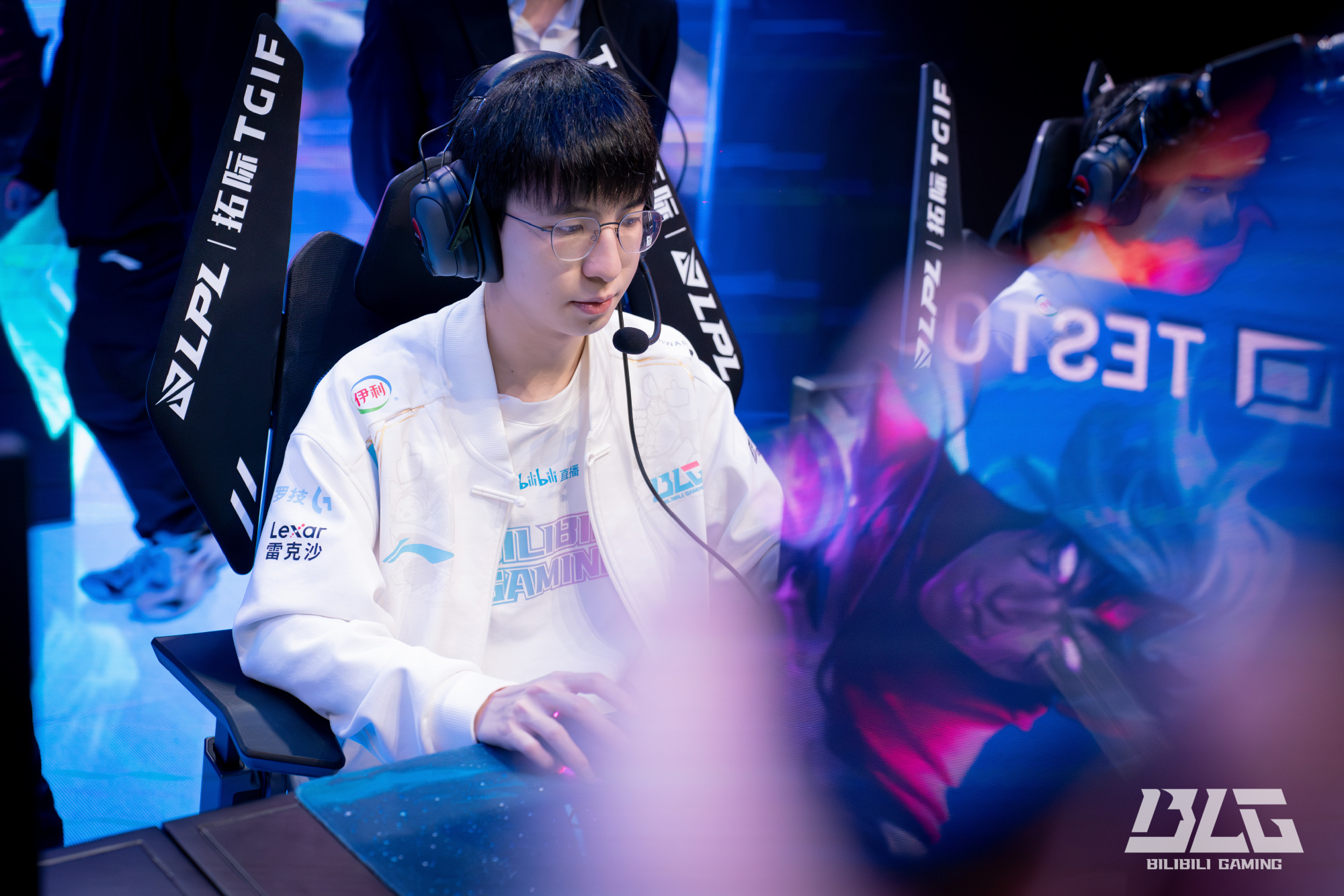 2-0击败LGD斯莫德首登LPL比赛Elk操刀斩获MVP，BLG