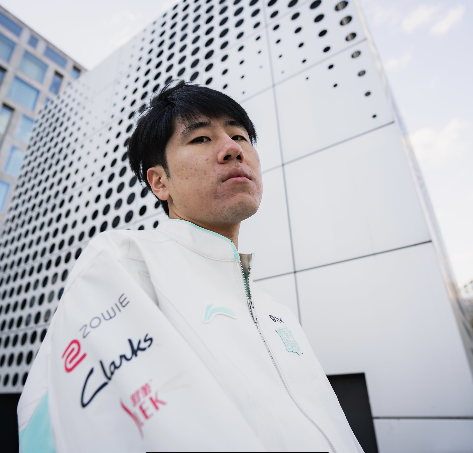 GALA烬精准华彩定点控人，LNG击败TL拿下S14首胜