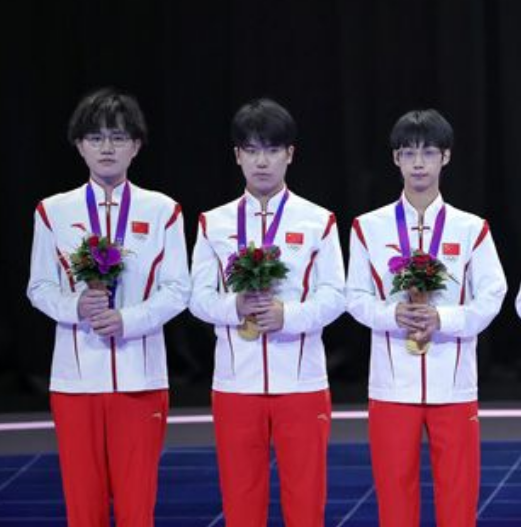 《王者荣耀》亚运电竞夺金纪录电影《今年二十二》全国上映，电竞精神燃爆银幕