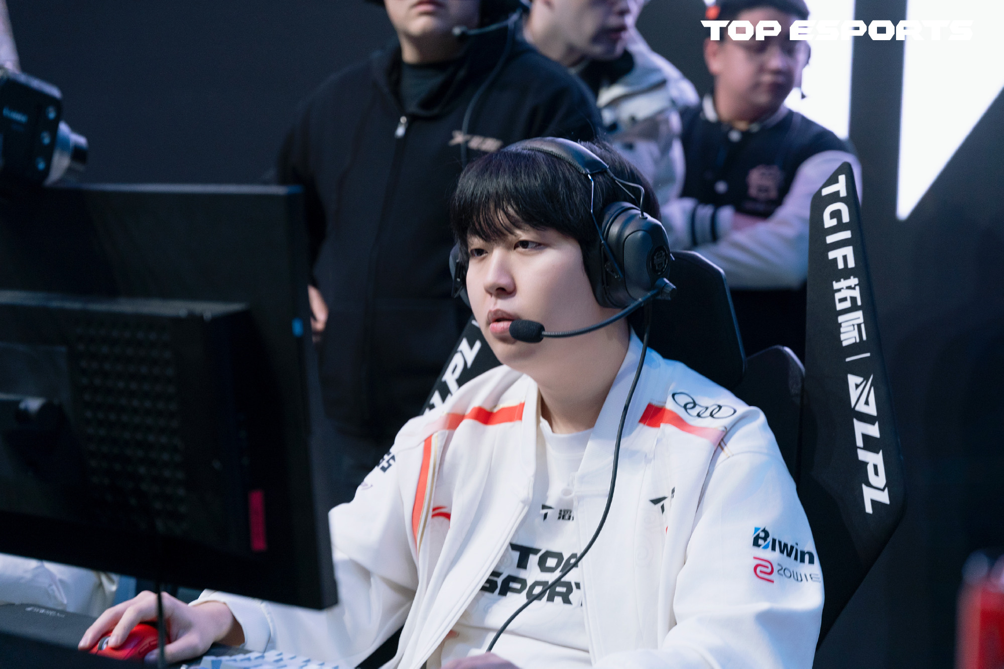 一级团打出10个人头TES美妙开局，TES2-0击败全神班IG