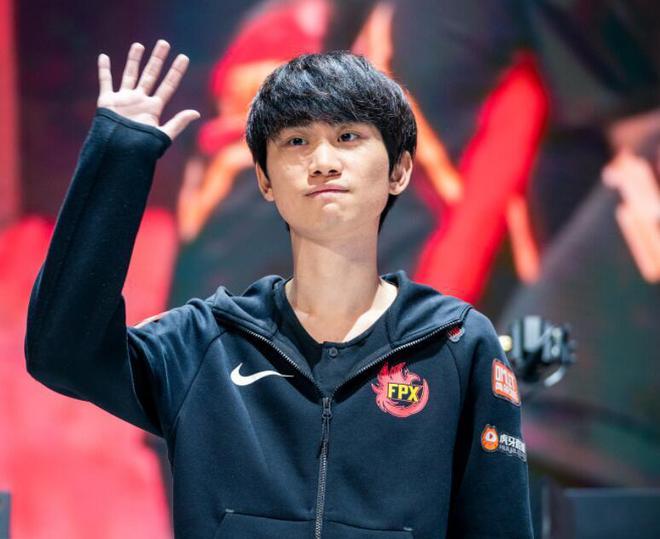 上海豫园灯会联动英雄联盟手游，全网最全吃喝玩乐指南送上