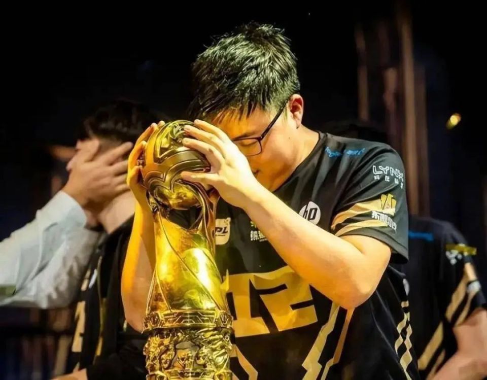 虎娘日报：官方公布S1.4版本改动内容OMG鏖战五局险胜UP