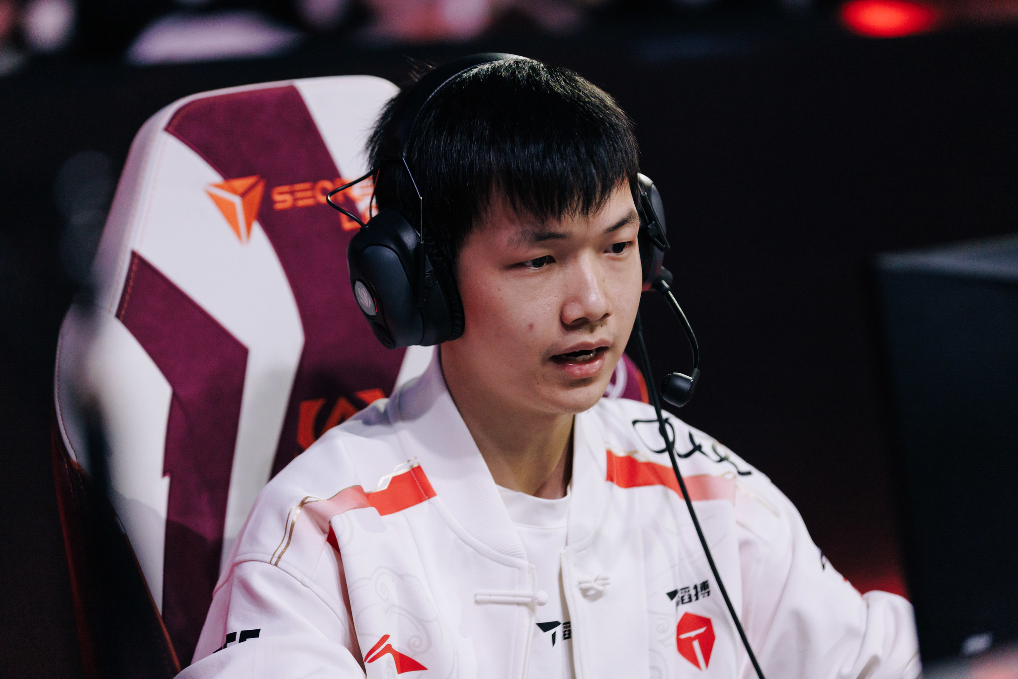 2-0轻松击败TL小奶油塞拉斯一改状态打出单杀振奋士气，TES