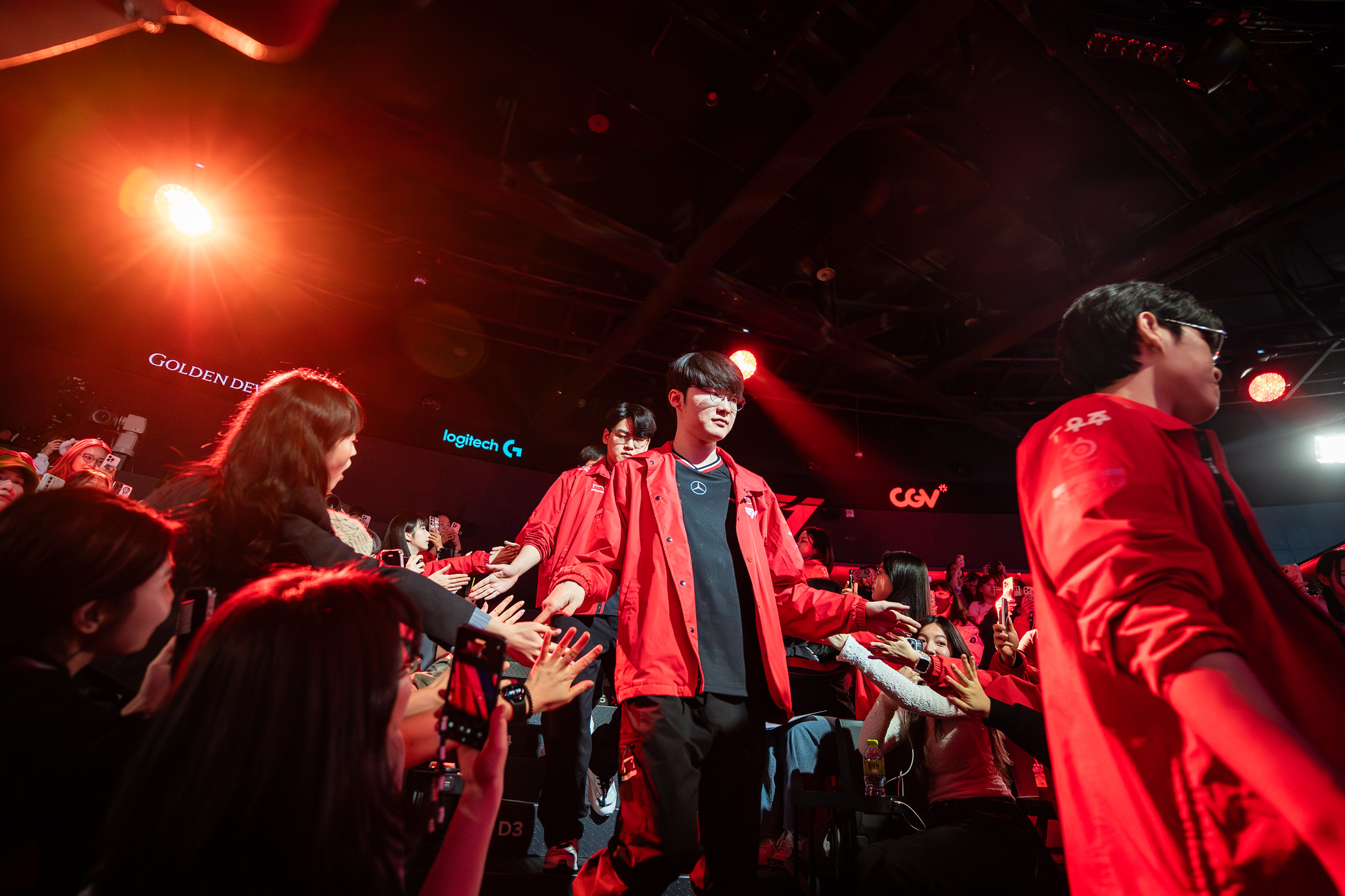 Faker：你们问我谈恋爱的问题，就像我问你们如何玩好LOL