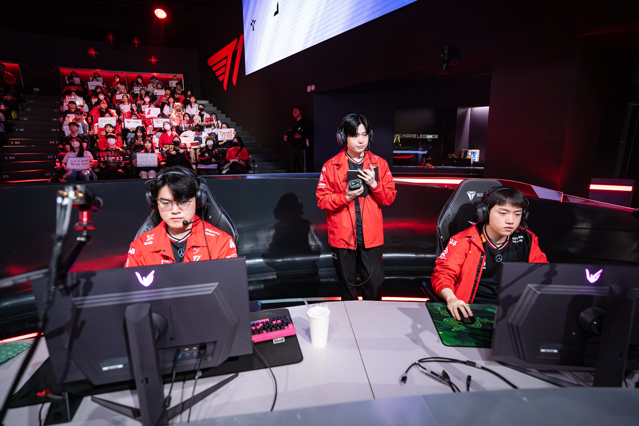 Keria直播意外曝光私聊，疑似教练Tom不满小吕布表现