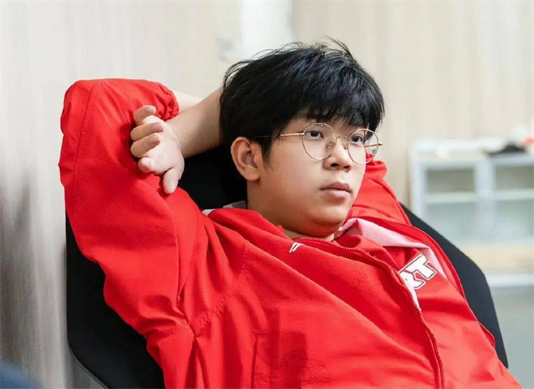 虎娘日报：2025灵魂莲华局内建模曝出WE力压TT终结连败