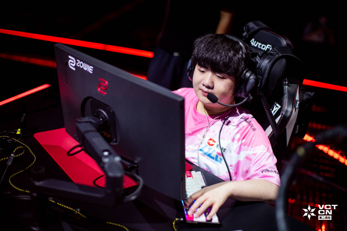 2-0击败TYLrushia开局三杀直接开站！BLG