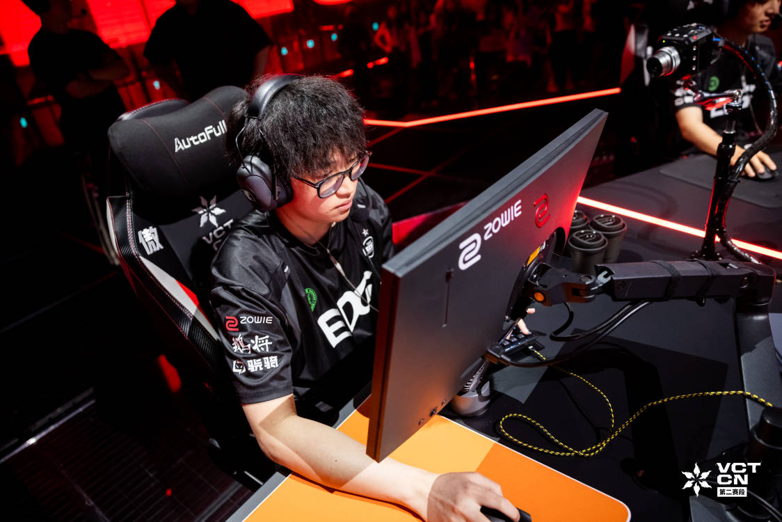 Jieni7手稳枪准两连三杀，EDG击败TYL锁定冠军赛名额