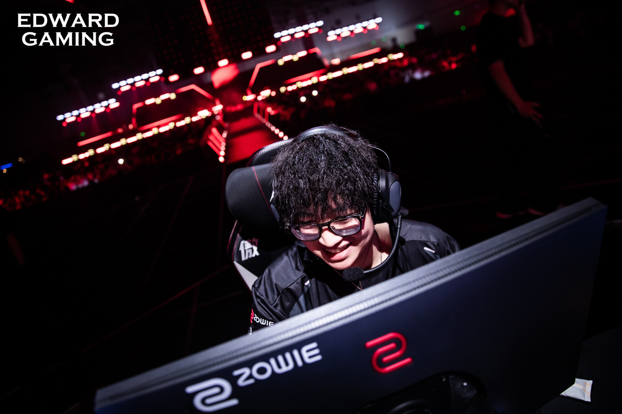 Jieni7强势出击四杀炸场，EDG2-0击败XLG挺进败决