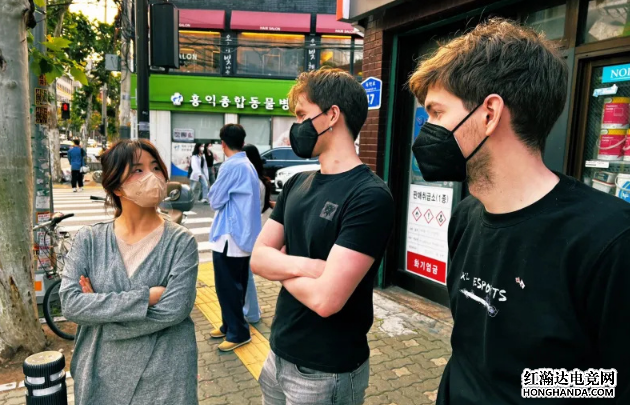 LPL铁粉与韩国记者因支持的赛区不同产生口角
